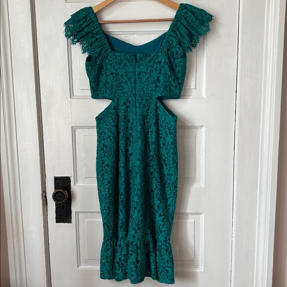 EXPRESS LACE SIDE CUTOUT RUFFLE DRESS - Picture 5 of 9